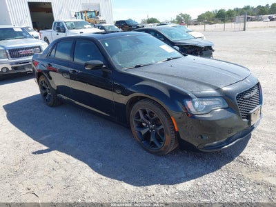 CHRYSLER 300 2023