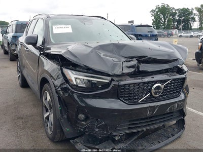 VOLVO XC40 2024