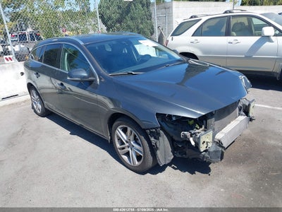 VOLVO V60 2015