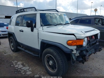 TOYOTA FJ CRUISER 2011