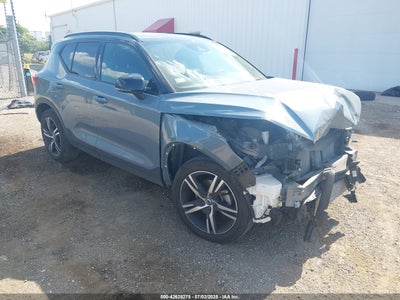 VOLVO XC40 2021