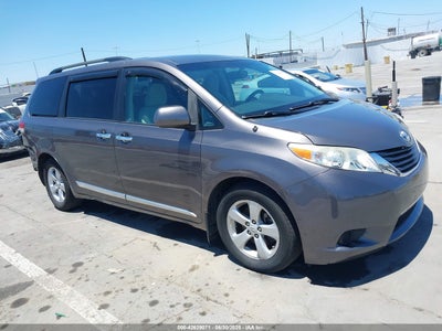 TOYOTA SIENNA 2011