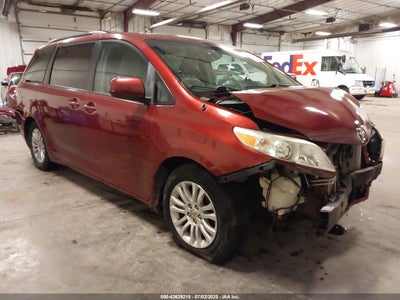 TOYOTA SIENNA 2013