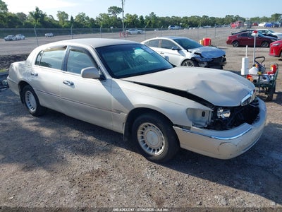 LINCOLN TOWN CAR 2001