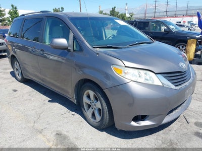 TOYOTA SIENNA 2011