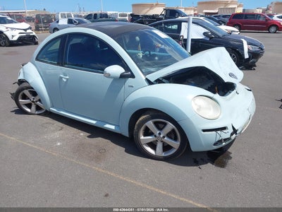 VOLKSWAGEN NEW BEETLE 2010