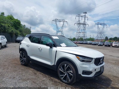 VOLVO XC40 2022
