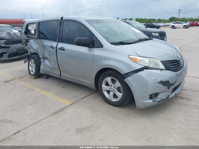 TOYOTA SIENNA 2016