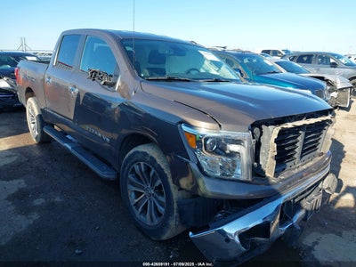 NISSAN TITAN 2019