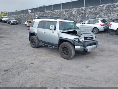 TOYOTA FJ CRUISER 2011