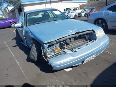 FORD CROWN VICTORIA 2011