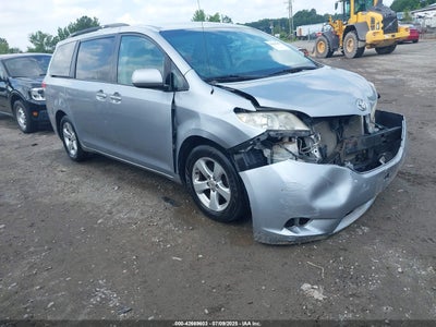 TOYOTA SIENNA 2011