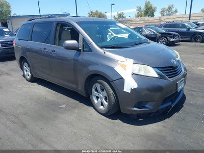 TOYOTA SIENNA 2012