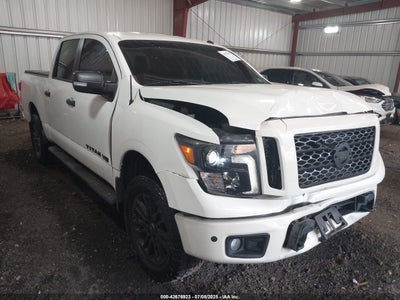 NISSAN TITAN 2019