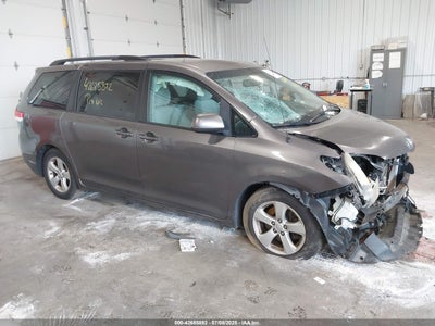 TOYOTA SIENNA 2014