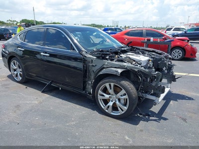 INFINITI Q70 2015