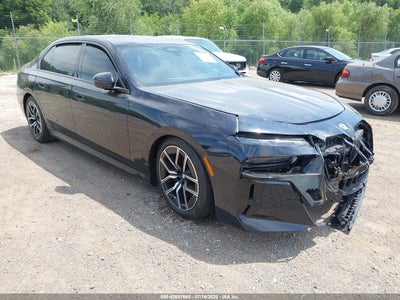 BMW 760 2024