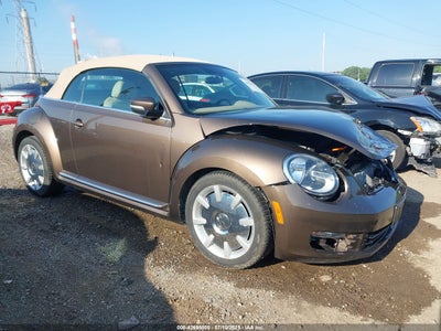 VOLKSWAGEN BEETLE 2015