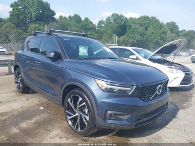 VOLVO XC40 2022