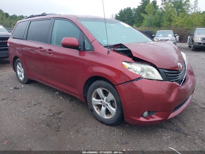TOYOTA SIENNA 2013