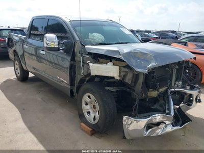 NISSAN TITAN 2017
