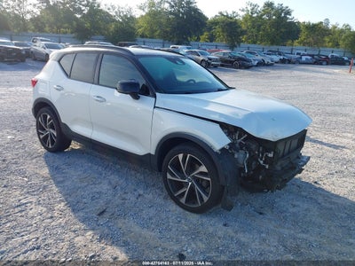 VOLVO XC40 2020