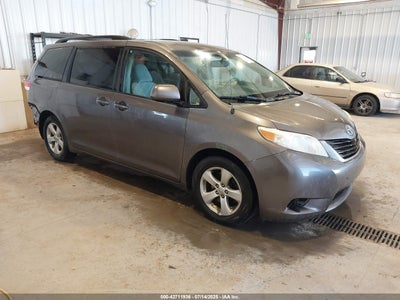 TOYOTA SIENNA 2013