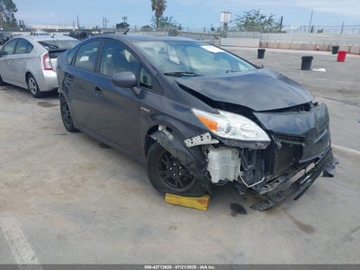 TOYOTA PRIUS 2015