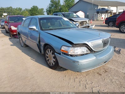 LINCOLN TOWN CAR 2010