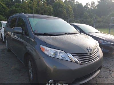 TOYOTA SIENNA 2011