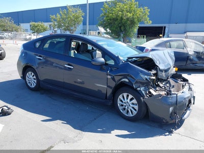 TOYOTA PRIUS PLUG-IN 2014