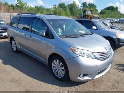 TOYOTA SIENNA 2017