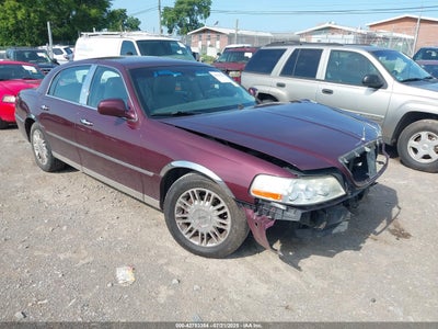 LINCOLN TOWN CAR 2011