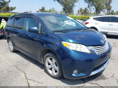 TOYOTA SIENNA 2011