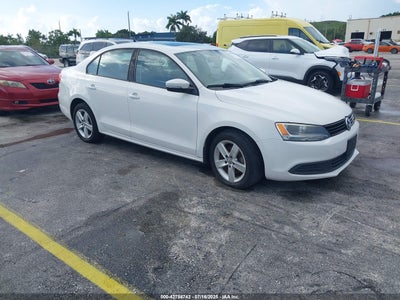 VOLKSWAGEN JETTA 2011