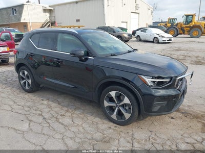 VOLVO XC40 2025