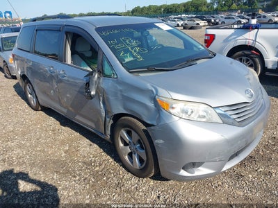 TOYOTA SIENNA 2015