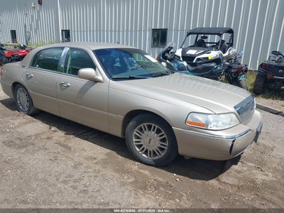 LINCOLN TOWN CAR 2010