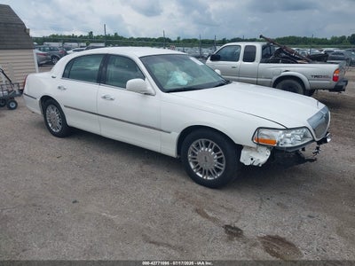 LINCOLN TOWN CAR 2010