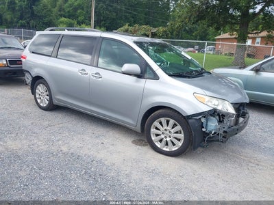 TOYOTA SIENNA 2011