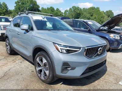 VOLVO XC40 2023