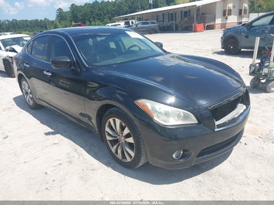 INFINITI M37 2013