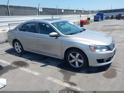 VOLKSWAGEN PASSAT 2012