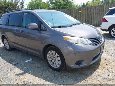 TOYOTA SIENNA 2013