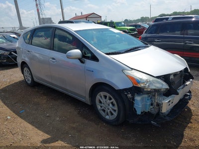 TOYOTA PRIUS V 2013