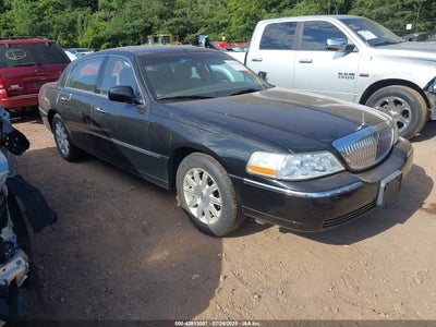 LINCOLN TOWN CAR 2010