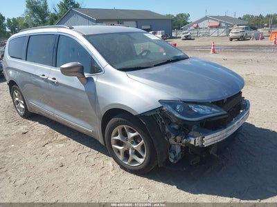 CHRYSLER PACIFICA 2017