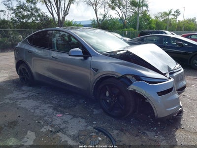 TESLA MODEL Y 2026