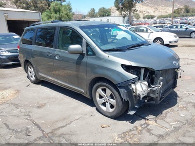 TOYOTA SIENNA 2013