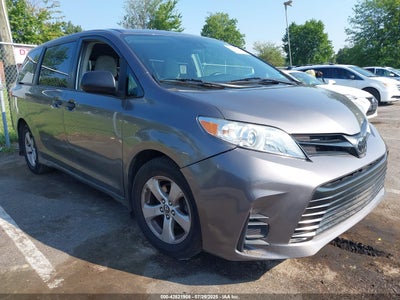 TOYOTA SIENNA 2018